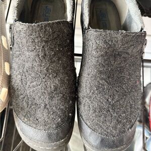 Women’s Gray Felt Slip-On Shoes - Memory Foam Size 8